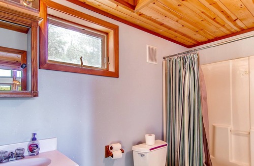 Nederland House | Great Family Home! Hot Tub! Huge Deck! 7 Miles from Downtown Nederland & Private
