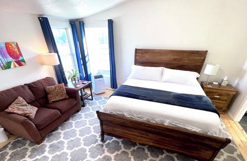 Salida House | Great Home for Groups and Families! Sleeps 10 with Patio and Yard