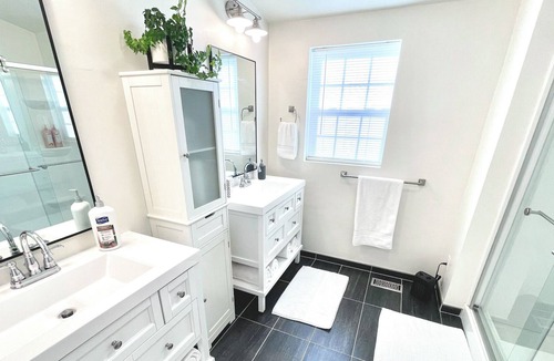 Salida House | Great Home for Groups and Families! Sleeps 10 with Patio and Yard