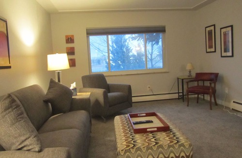 Fitzsimons Apartment | Great location. 2 Bed- 1 bath by Anschutz Medical Campus