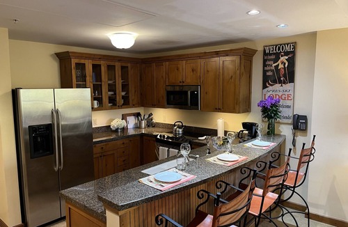 Crested Butte Hotel | Great Location at base of Mt! Sleeps 4.