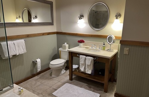 Crested Butte Hotel | Great Location at base of Mt! Sleeps 4.