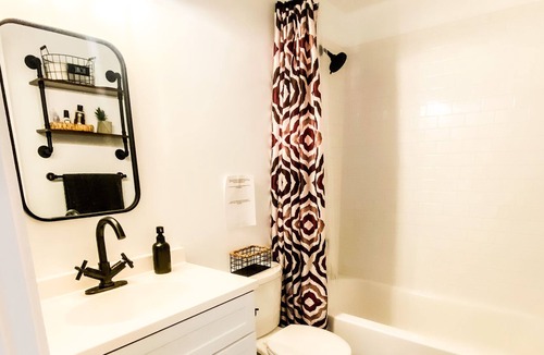 Redlands House | **Great Location** Cozy Farmhouse