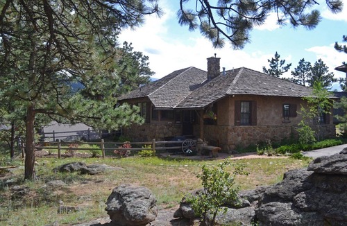 Estes Park House | Great Views-Walk To Town: Family Gatherings, Reunions. Retreats