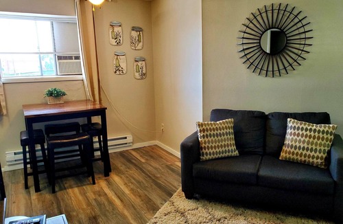 Canon City Apartment | “Green Mile” 1bed/1bath Apt in historic downtown Canon City