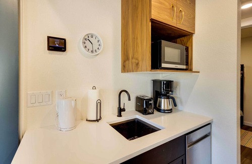 Green Mountain Falls Apartment | Green Mountain Falls Apt w/Mountain View, Hot Tub