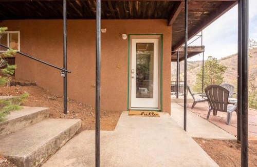 Green Mountain Falls Apartment | Green Mountain Falls Apt with Mountain View, Hot Tub