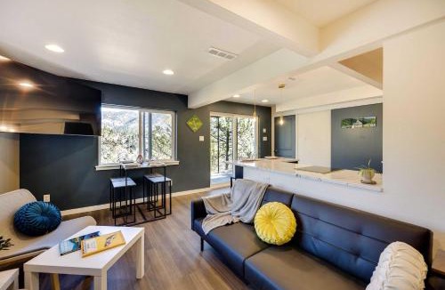 Green Mountain Falls Apartment | Green Mountain Falls Apt with Mountain View, Hot Tub