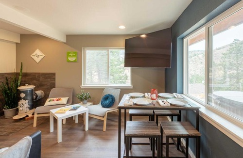 Green Mountain Falls Apartment | Green Mountain Falls Apt with Mountain View, Hot Tub