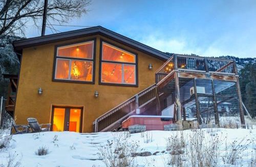 Cascade-Chipita Park House | Green Mt Getaway Hot Tub Game Room & Fire Pit