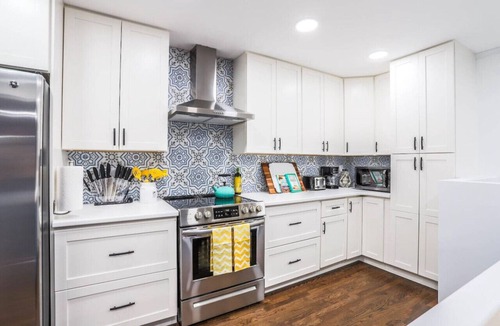 Westminster House | Groovy Getaway | 4 KING Beds | Hot Tub