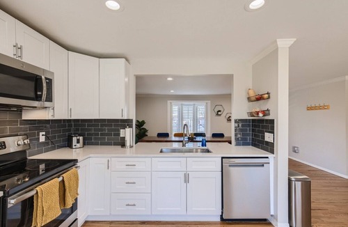 North Alameda House | Group Getaway in Denver- 5 Bedrooms - Bright & Spacious