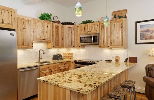 Snowmass Village Condo | Guest Favorites at 10% Off! Stay 3 nights through Nov
