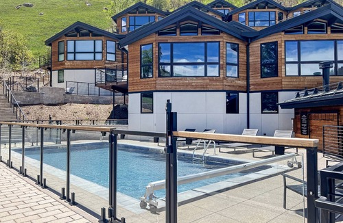 Aspen Condo | Guest Favorites at 10% Off! Stay 3 nights through Nov