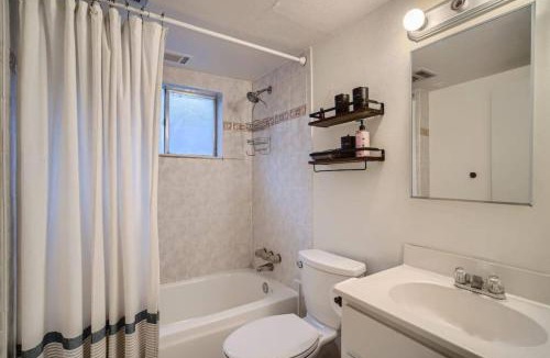 Edgewater Apartment | Guest Suite In West Denver With A Full KItchen