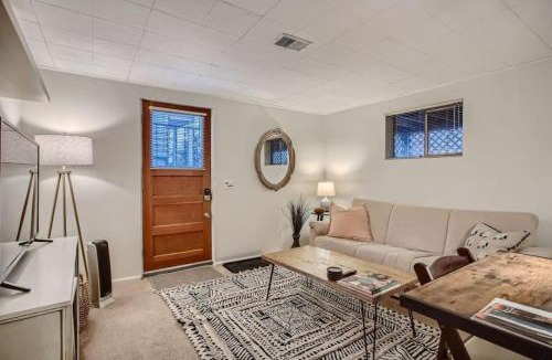 Edgewater Apartment | Guest Suite In West Denver With A Full KItchen