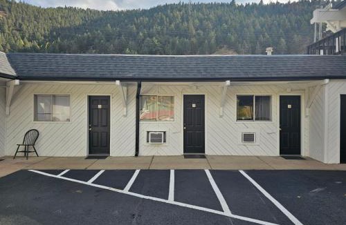 Idaho Springs Hotel | H&H Motor Lodge