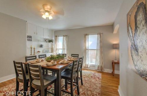 Central Colorado Springs Apartment | *H NEW!* Centrally Located 3BDRM Traveler`s Home Near Downtown Colorado Springs