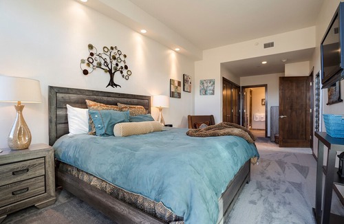 Downtown Steamboat Springs Condo | H401A by Pioneer Ridge: Downtown Luxury ~ Great Alpenglow Views! ~ A/C & Grill