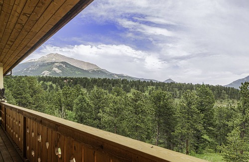 Allenspark House | H7 at Hope Mountain–Luxury 6-Bedroom Retreat with Pool & Hot Tub near Allenspark