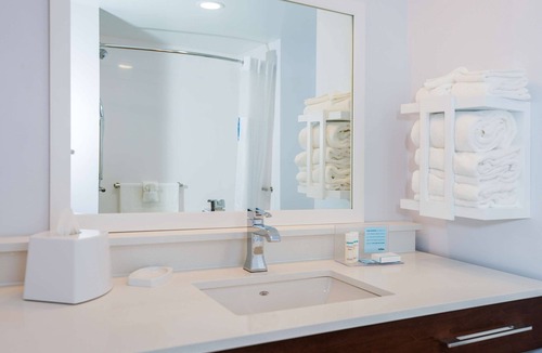 Heather Gardens Hotel | Hampton Inn & Suites Aurora South Denver