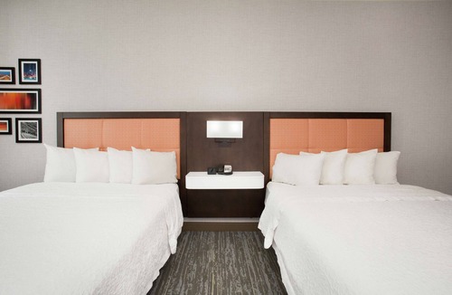 Uptown Hotel | Hampton Inn & Suites Denver-Downtown