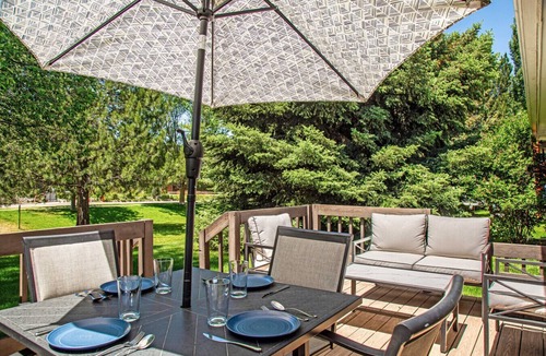 Carbondale Apartment | Happy Home - Sunny and Clean House near Downtown