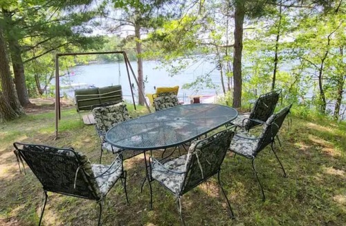 Delta Cabin | Happy Lakeside Getaway