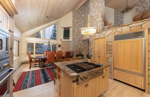Warrior's Mark West House | Happy Trails Lodge Home: Large, Stylish, Hot Tub