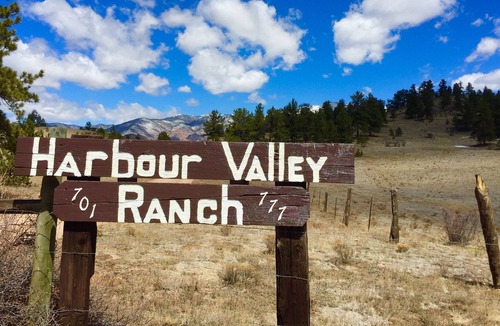 Tarryall House | Harbor Valley Ranch - Historic Mountain Getaway