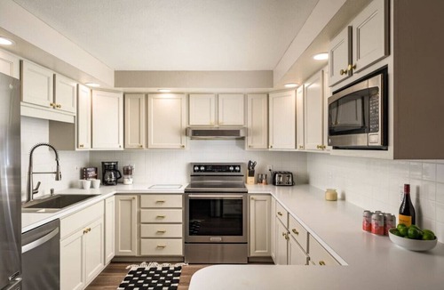 Lamar Heights Area Apartment | Harmony House | Hot Tub | Experiential home