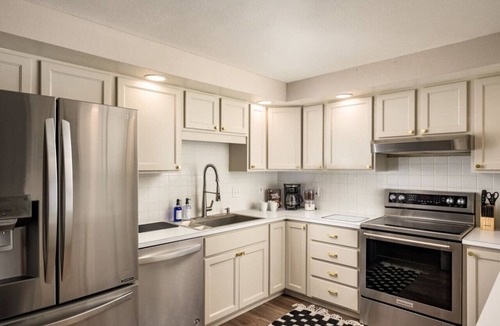 Lamar Heights Area Apartment | Harmony House | Hot Tub | Experiential home