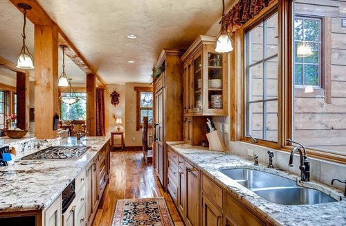 Peak 8 House | Hatari Lodge: Huge Custom Home Walk to Gondola - Great Amenities!