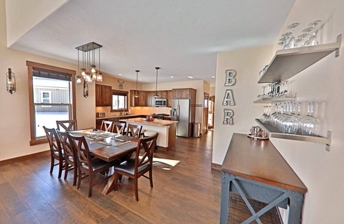 Fraser House | Have Fun/Relax in a Gorgeous Mountain Home, Well Equipped, Great Location