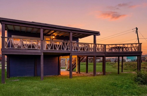 Surfside Beach House | Haven | Ocean View | Large Deck | Pet Friendly