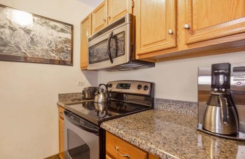 Historic District Apartment | Heart of Breck Studio Hot tub Pool and Parking