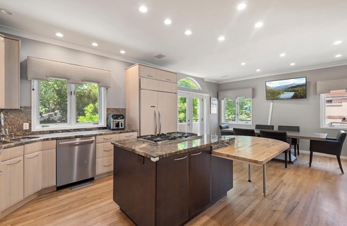 Cherry Creek House | Heart of Cherry Creek | Group Retreat | Hot Tub