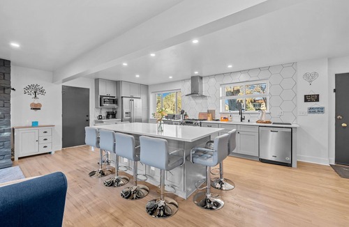 Mid-Lakewood House | Heart of Lakewood Center - Private Hot Tub/Fenced Yard/Games