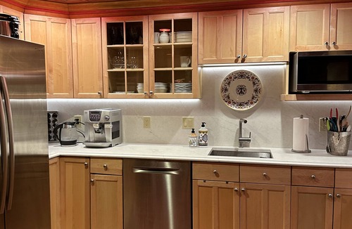Vail Condo | Heart of Vail Village!European Elegance,Walk to Gondola,Free Ski Locker & HotTub