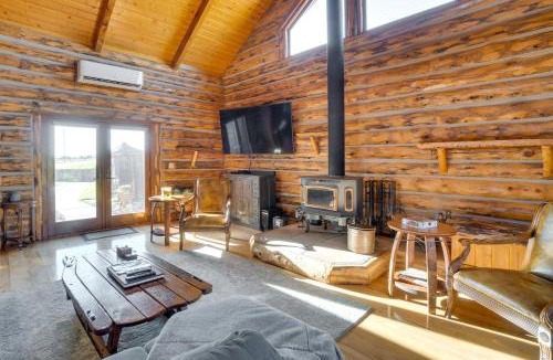 Parker House | Heated Pool and Mtn Views Log Cabin in Parker!