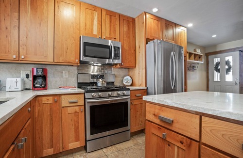 Steamboat Springs Condo | Heated Pool & Hot Tub! Walk to Slopes - Ground Level Unit w/W/D