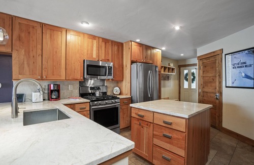 Steamboat Springs Condo | Heated Pool & Hot Tub! Walk to Slopes - Ground Level Unit w/W/D