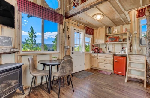 Larkspur Cabin | Heavenly Haven Treehouse