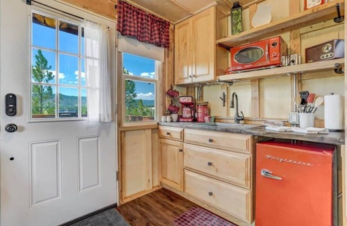 Larkspur Cabin | Heavenly Haven Treehouse