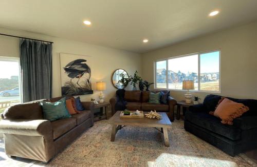 Fort Collins House | Hidden Gem - Brand New Curated Home with Pool Access