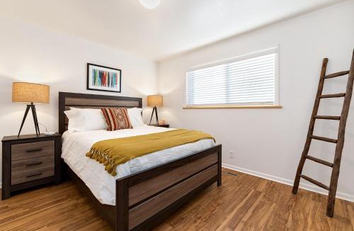 University Acres Apartment | Hidden Gem Near Old Town - Grill & Cruiser Bikes!