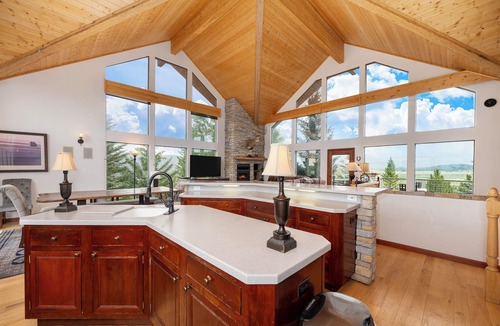 Tabernash House | Hidden River Ranch private hot tub, rustic private location