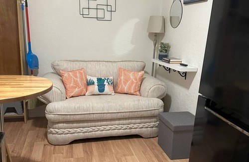 Lamar Apartment | Hideaway loft apartment on quiet street with great conveniences. n