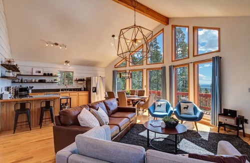 Valley of the Sun Cabin | High Alpine Lodge🍃Views of Pikes Peek🏔️Hot Tub♨️Garage🚙$0 Cleaning & Pet fee