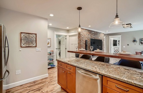 Congress Park Condo | High End & Walkable Congress Park Guest Suite, Steps from Stores & Restaurants!